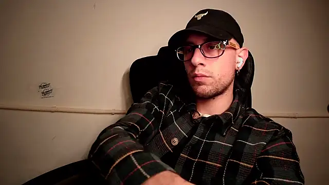 Snapshot of mikealcorleone chatting on January 19, 2025, 7:15 pm mikealcorleone online show from January 19, 2025, 7:15 pm