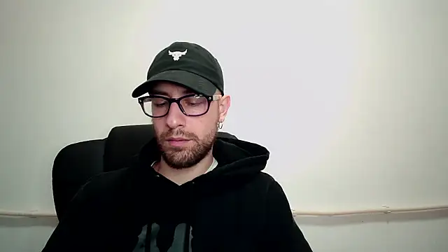 Snapshot of mikealcorleone chatting on February 16, 2025, 9:05 pm mikealcorleone online show from February 16, 2025, 9:05 pm