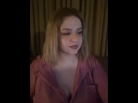 Snapshot of cansuozell chatting on June 18, 2026, 7:19 pm cansuozell online show from June 18, 2026, 7:19 pm