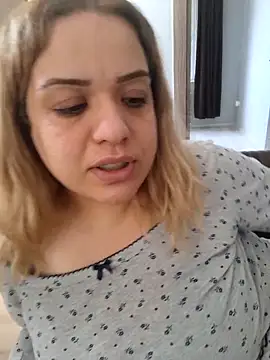 Snapshot of cansuozell chatting on May 1, 2026, 7:24 am cansuozell online show from May 1, 2026, 7:24 am