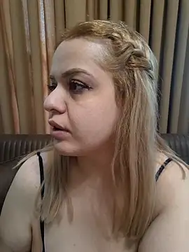 Snapshot of cansuozell chatting on April 22, 2026, 4:03 pm cansuozell online show from April 22, 2026, 4:03 pm