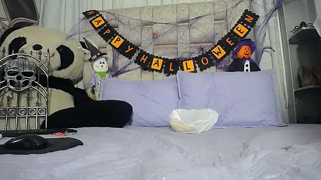 KOURTNEY-- online show from October 10, 2025, 1:50 am