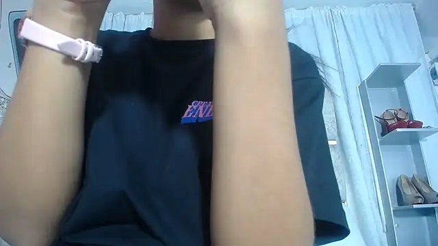 KOURTNEY-- online show from September 16, 2025, 1:39 am