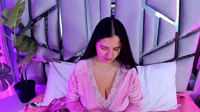 Snapshot of paulette_dupont chatting on September 19, 2025, 12:36 am paulette dupont online show from September 19, 2025, 12:36 am