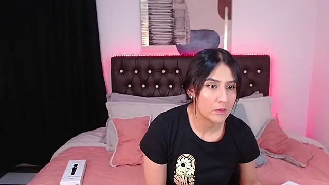 mia aira online show from March 18, 2025, 8:26 pm