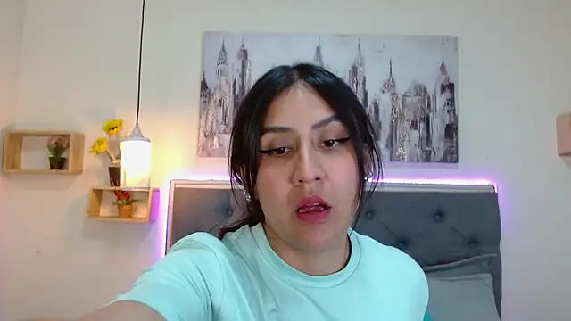 mia aira online show from September 29, 2025, 3:06 pm