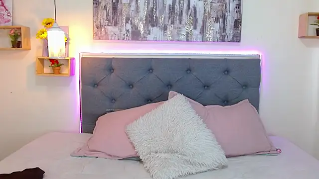 mia aira online show from September 8, 2025, 3:11 pm