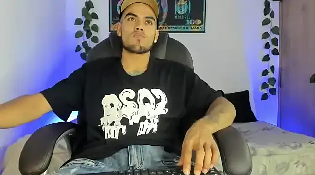 mikee scooth online show from February 24, 2025, 2:40 am