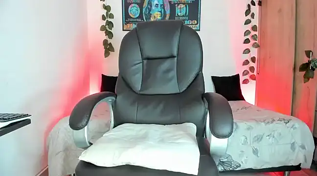 mikee scooth online show from February 27, 2025, 2:14 am