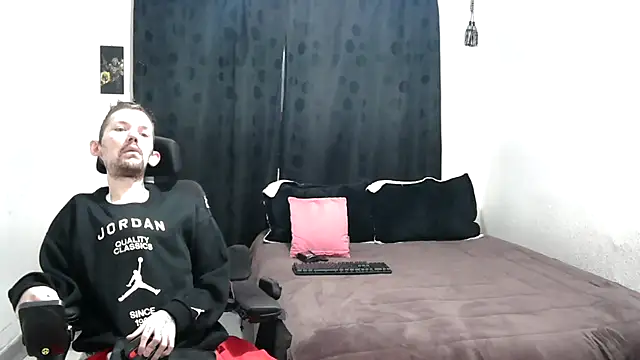Snapshot of Sophia_and_Thomas chatting on February 22, 2025, 9:12 am Sophia and Thomas online show from February 22, 2025, 9:12 am
