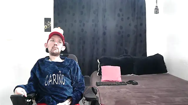 Snapshot of Sophia_and_Thomas chatting on December 22, 2024, 11:22 am Sophia and Thomas online show from December 22, 2024, 11:22 am