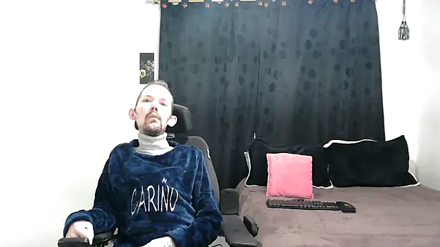 Snapshot of Sophia_and_Thomas chatting on February 26, 2025, 9:55 am Sophia and Thomas online show from February 26, 2025, 9:55 am