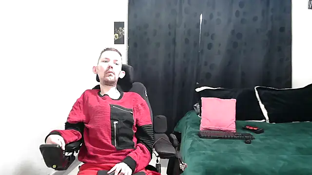 Snapshot of Sophia_and_Thomas chatting on March 13, 2025, 10:15 am Sophia and Thomas online show from March 13, 2025, 10:15 am