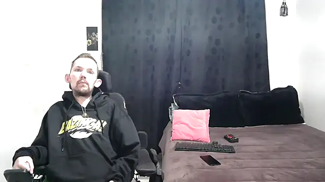 Snapshot of Sophia_and_Thomas chatting on December 27, 2024, 11:17 am Sophia and Thomas online show from December 27, 2024, 11:17 am