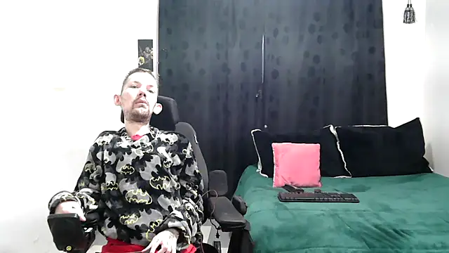 Snapshot of Sophia_and_Thomas chatting on March 18, 2025, 10:17 am Sophia and Thomas online show from March 18, 2025, 10:17 am