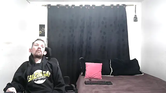 Snapshot of Sophia_and_Thomas chatting on December 28, 2024, 12:13 pm Sophia and Thomas online show from December 28, 2024, 12:13 pm