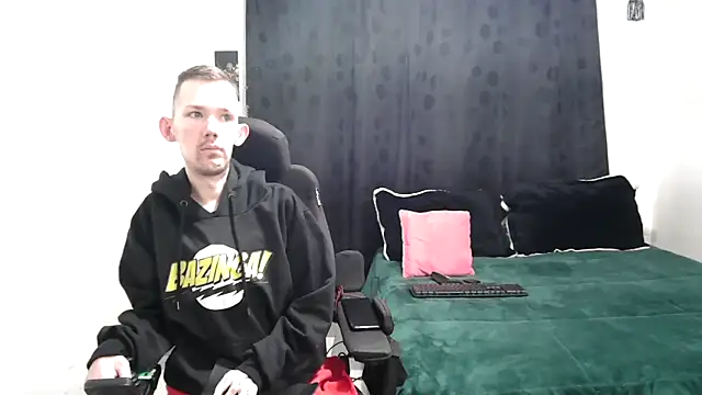 Snapshot of Sophia_and_Thomas chatting on March 6, 2025, 9:58 am Sophia and Thomas online show from March 6, 2025, 9:58 am