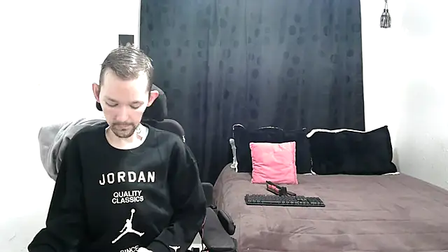 Snapshot of Sophia_and_Thomas chatting on February 21, 2025, 9:02 am Sophia and Thomas online show from February 21, 2025, 9:02 am