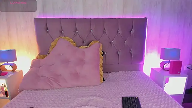 Karito-28 online show from September 10, 2025, 1:43 pm