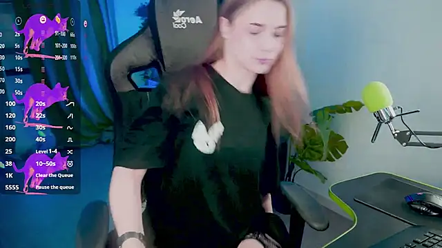 Snapshot of CuteMousee chatting on September 14, 2025, 8:37 am CuteMousee online show from September 14, 2025, 8:37 am