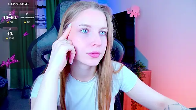 Snapshot of CuteMousee chatting on April 15, 2026, 6:30 am CuteMousee online show from April 15, 2026, 6:30 am