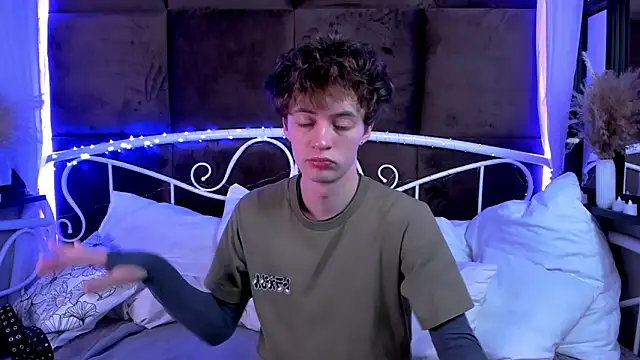 LukeSweet online show from February 10, 2026, 9:41 am