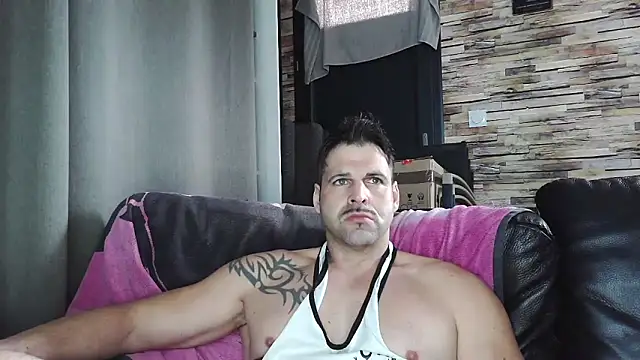 Snapshot of XxBigboybandxX chatting on February 1, 2026, 1:31 pm XxBigboybandxX online show from February 1, 2026, 1:31 pm