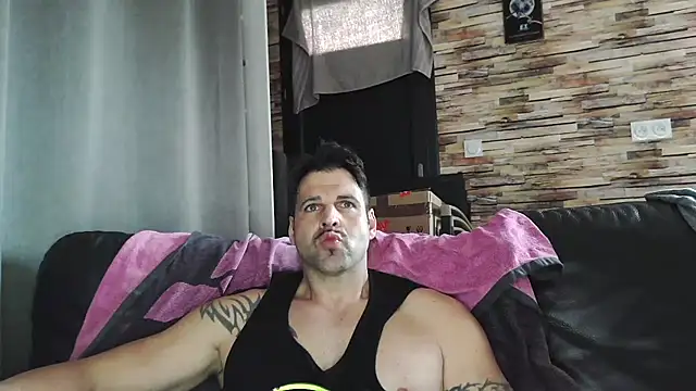 Snapshot of XxBigboybandxX chatting on February 12, 2026, 1:44 pm XxBigboybandxX online show from February 12, 2026, 1:44 pm