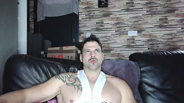 Snapshot of XxBigboybandxX chatting on February 11, 2026, 3:34 pm XxBigboybandxX online show from February 11, 2026, 3:34 pm