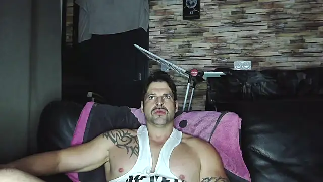 Snapshot of XxBigboybandxX chatting on December 19, 2025, 6:43 pm XxBigboybandxX online show from December 19, 2025, 6:43 pm