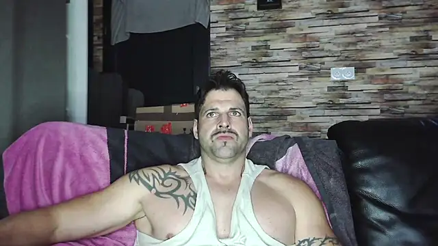 Snapshot of XxBigboybandxX chatting on February 10, 2026, 5:23 pm XxBigboybandxX online show from February 10, 2026, 5:23 pm