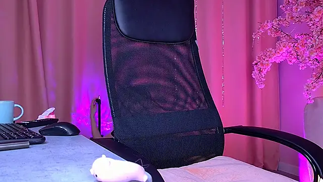 Snapshot of TinaDavil chatting on February 18, 2026, 9:28 am TinaDavil online show from February 18, 2026, 9:28 am