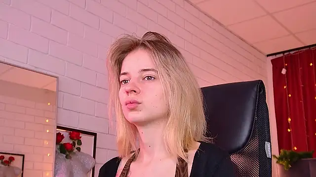 Snapshot of TinaDavil chatting on January 19, 2026, 1:15 pm TinaDavil online show from January 19, 2026, 1:15 pm