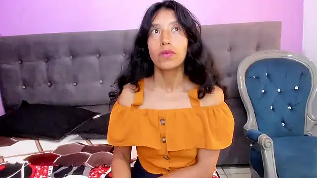 karolinee 66  online show from June 4, 2026, 4:28 am