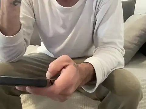 4small4inchlol online show from March 7, 2026, 12:54 pm