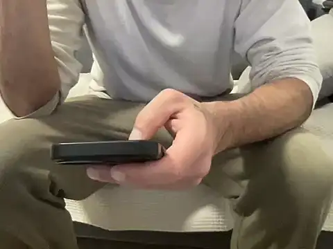 4small4inchlol online show from March 24, 2026, 4:07 pm