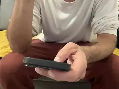 4small4inchlol online show from December 1, 2025, 2:07 pm