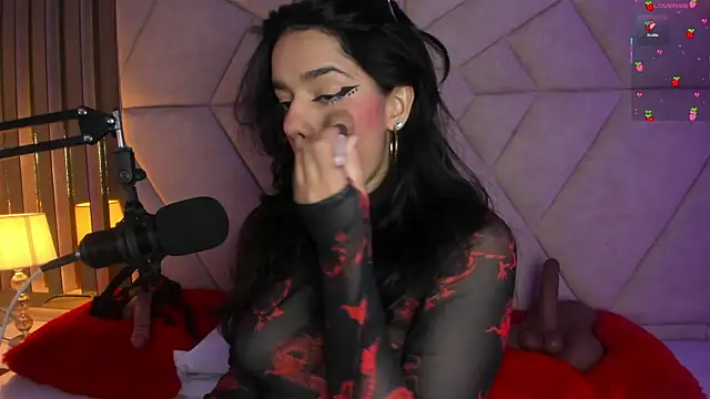 Snapshot of ValerieKay_ chatting on October 17, 2025, 1:35 pm ValerieKay online show from October 17, 2025, 1:35 pm