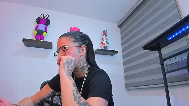 Gangster Girl online show from November 28, 2025, 3:39 am