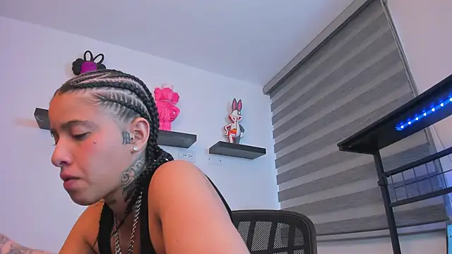 Gangster Girl online show from November 30, 2025, 2:51 pm