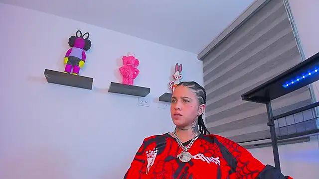 Gangster Girl online show from November 6, 2025, 3:32 am