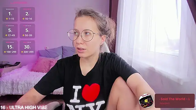 Snapshot of ms_allison_w chatting on February 25, 2025, 11:21 am ms allison w online show from February 25, 2025, 11:21 am