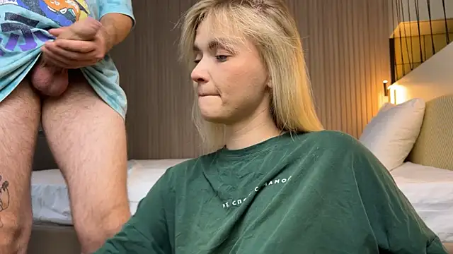 Adelovenick online show from September 23, 2025, 9:05 am