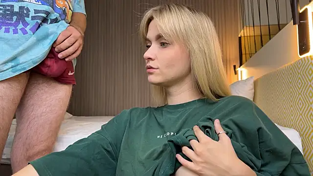 Adelovenick online show from September 20, 2025, 8:41 am