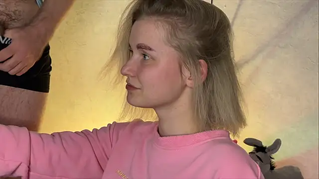 Adelovenick online show from March 21, 2025, 7:46 pm