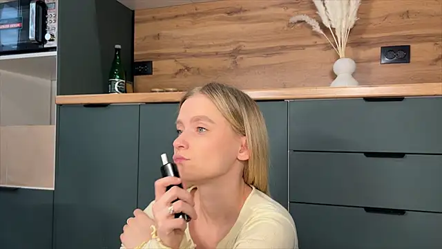 Snapshot of Adelovenick chatting on March 21, 2026, 11:36 am Adelovenick online show from March 21, 2026, 11:36 am