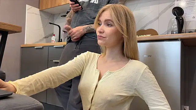 Snapshot of Adelovenick chatting on April 16, 2026, 3:40 am Adelovenick online show from April 16, 2026, 3:40 am