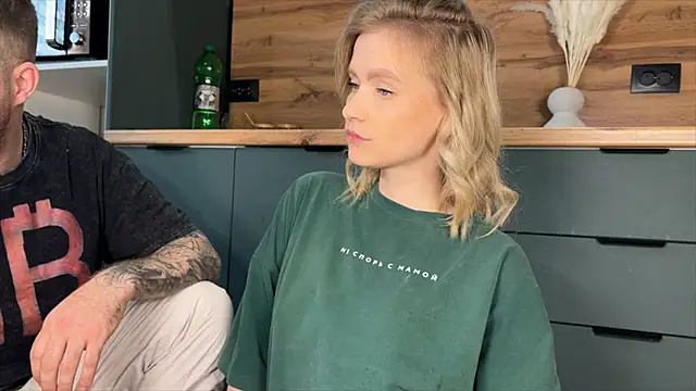 Snapshot of Adelovenick chatting on April 2, 2026, 8:10 am Adelovenick online show from April 2, 2026, 8:10 am