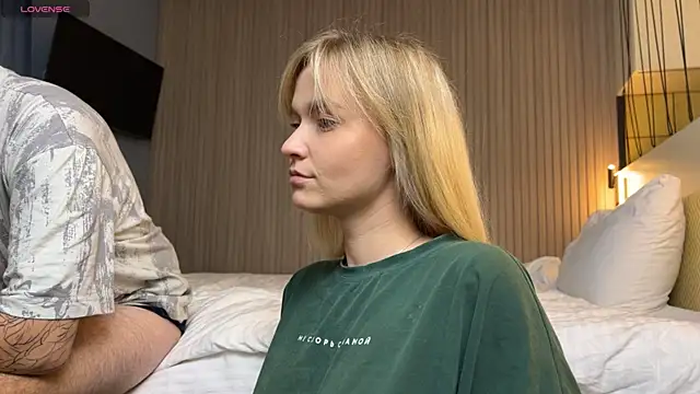 Adelovenick online show from October 9, 2025, 8:37 am