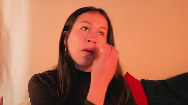 EmiGomez  online show from September 24, 2025, 12:33 pm